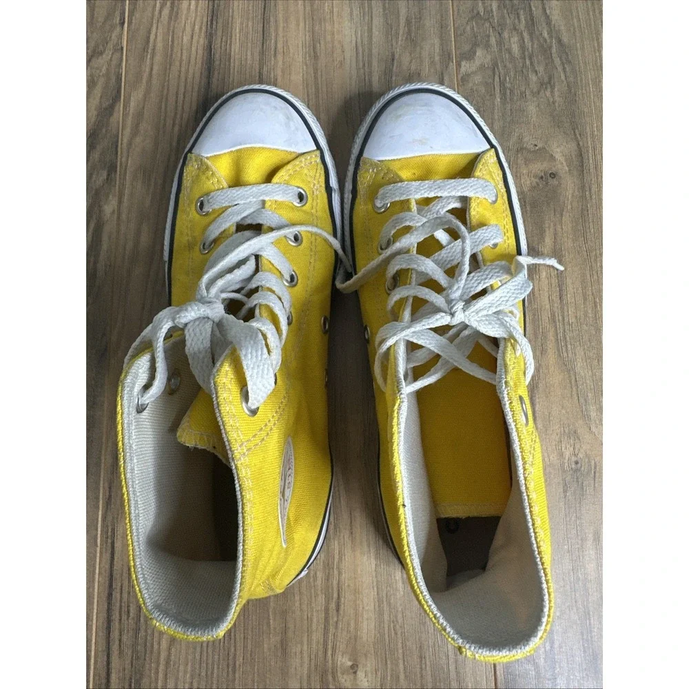 Chick Taylor Converse Kids‎ Size 3 High top Sneakers Yellow